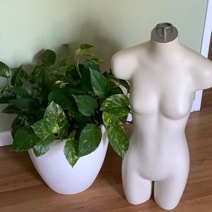 Mannequin with hanger